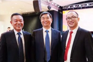周祖翼，现任第二十届中央委员，福建省委书记、省人大常委会主任。2025年4月，在周祖翼书记率福建省代表团访问阿根廷时的合影。