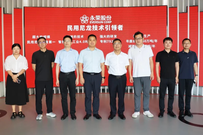 扬越集团迎华容县人大常委会考察团，共话纺织服装产业新发展
